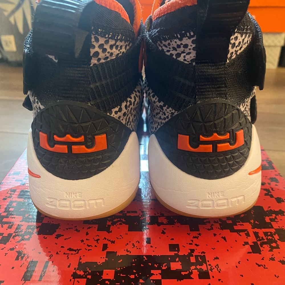 Nike Lebron Soldier XI SFG Basketball Sneakers - size 7 - Picture 3 of 7